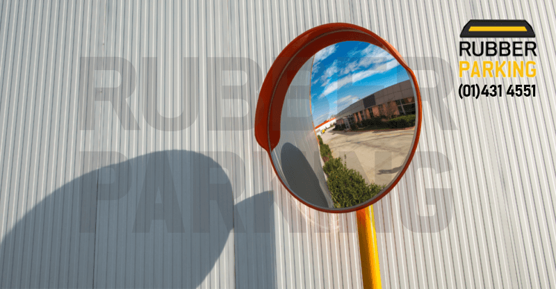 espejo convexo vial en carretera