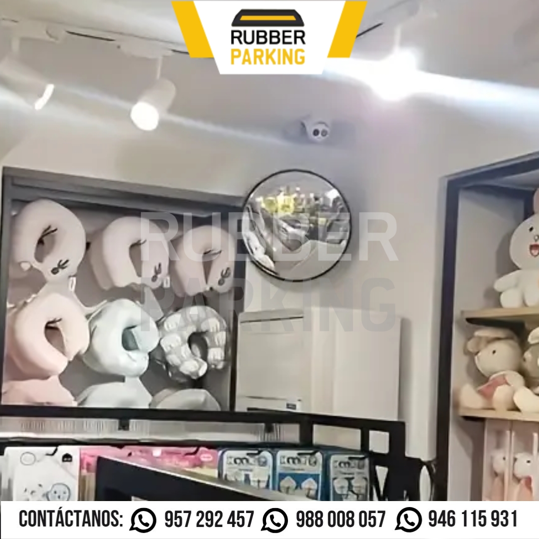 espejo convexo de vigilancia en supermercado