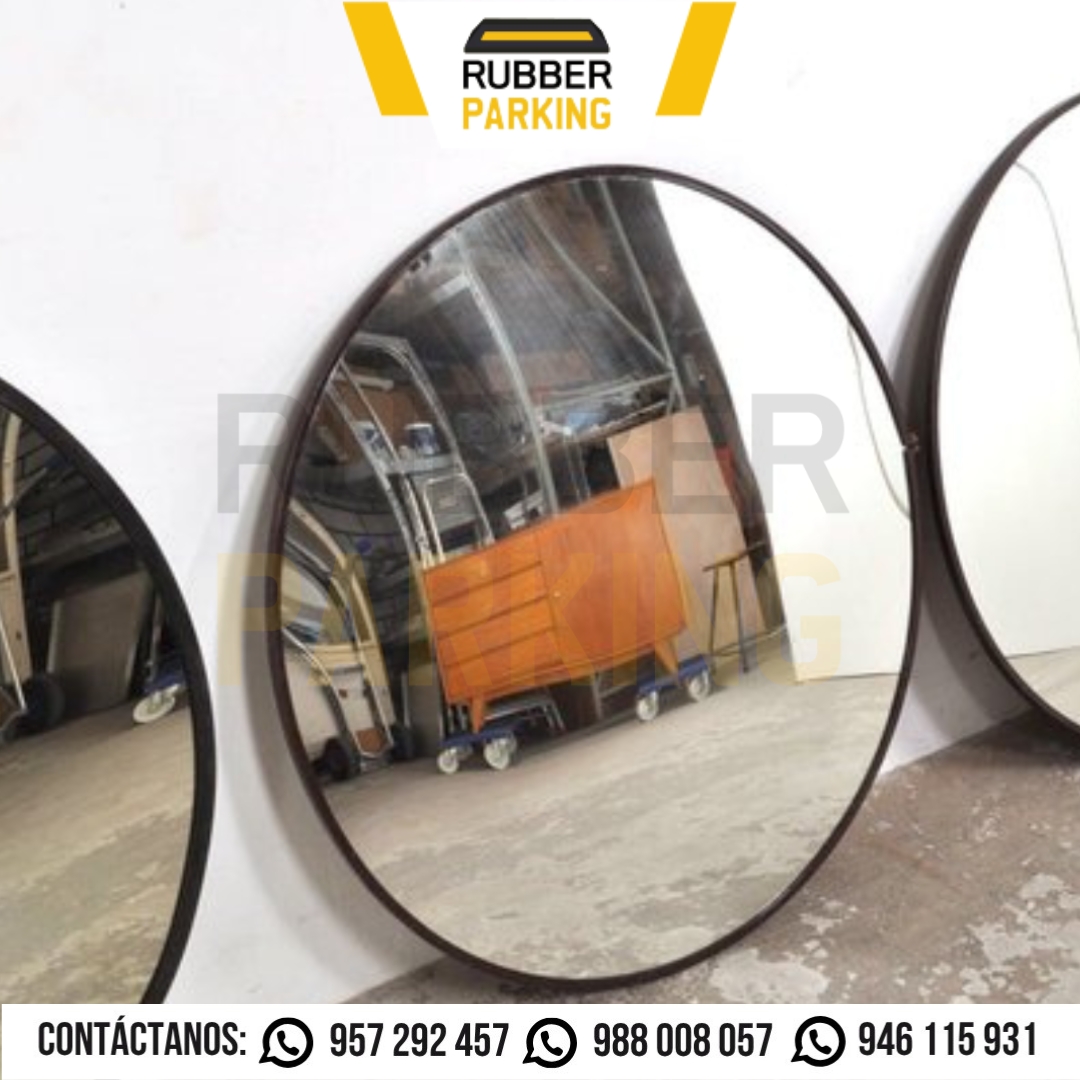 espejo convexo en pasillo de colegio